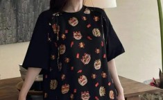 娱乐圈八卦李小璐性感43岁李小璐也太会穿了光腿穿T恤时髦又洋气戴金色步摇化身为古典美人